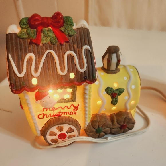 Vintage Delectable Gingerbread Train Night Light Set in Box - Picture 6 of 13